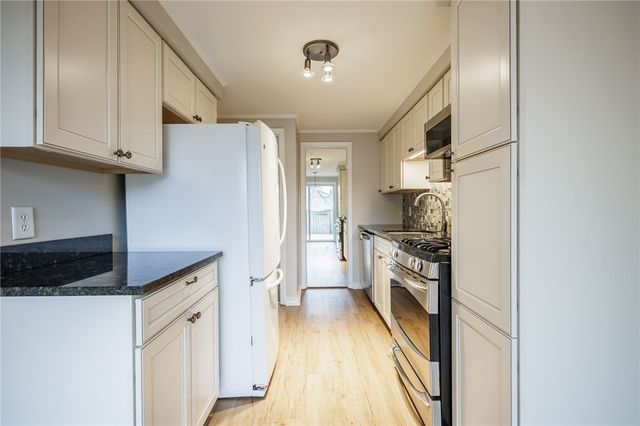 85 Springwood Drive, Webster, NY 14580