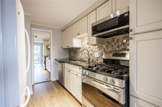85 Springwood Drive, Webster, NY 14580