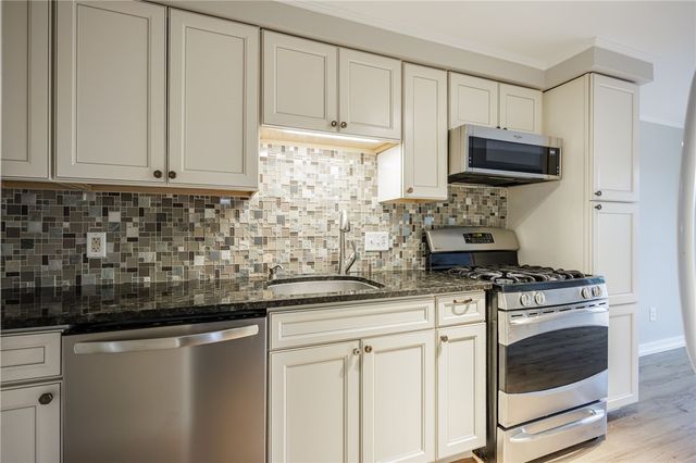85 Springwood Drive, Webster, NY 14580