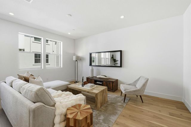 2735 Oak Road, Walnut Creek, CA 94597