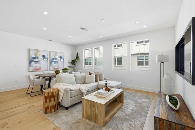 2735 Oak Road, Walnut Creek, CA 94597