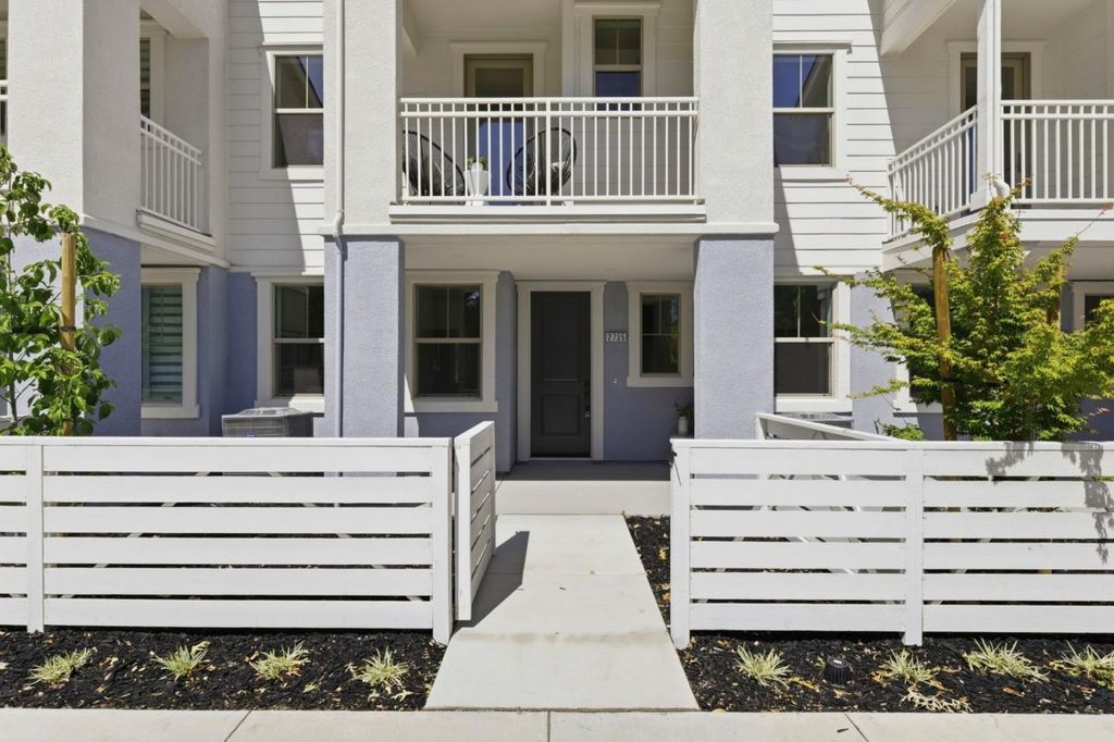 2735 Oak Road, Walnut Creek, CA 94597