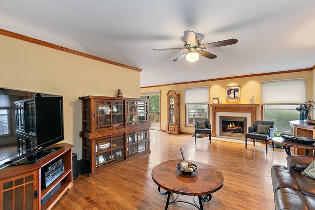 1642 Iowa Drive, Elk Grove Village, IL 60007