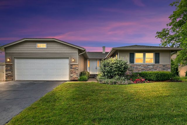 1642 Iowa Drive, Elk Grove Village, IL 60007