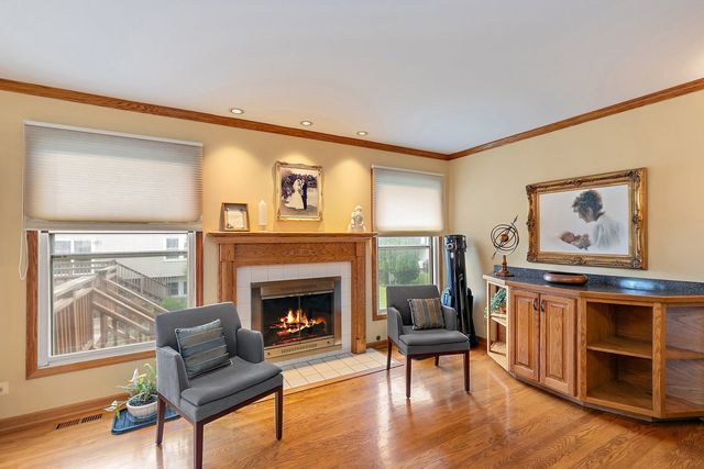 1642 Iowa Drive, Elk Grove Village, IL 60007