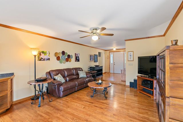 1642 Iowa Drive, Elk Grove Village, IL 60007