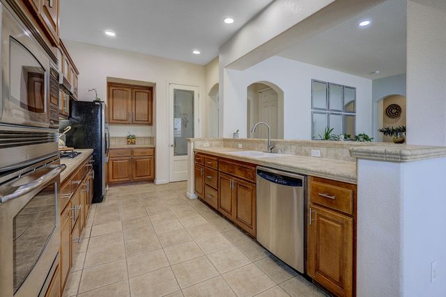 3350 W Stewart Avenue, Visalia, CA 93291