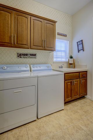 3350 W Stewart Avenue, Visalia, CA 93291