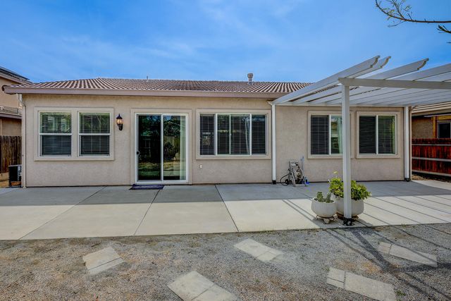 3350 W Stewart Avenue, Visalia, CA 93291