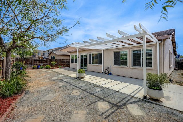 3350 W Stewart Avenue, Visalia, CA 93291