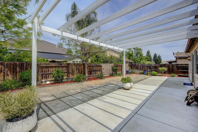 3350 W Stewart Avenue, Visalia, CA 93291