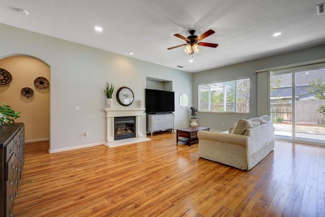 3350 W Stewart Avenue, Visalia, CA 93291