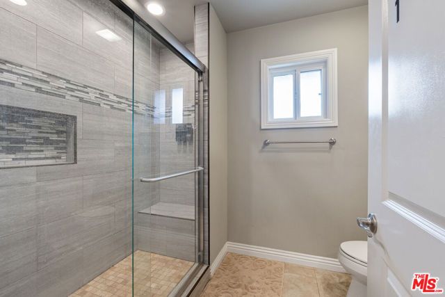 9509 Jellico Avenue, Northridge (los Angeles), CA 91325