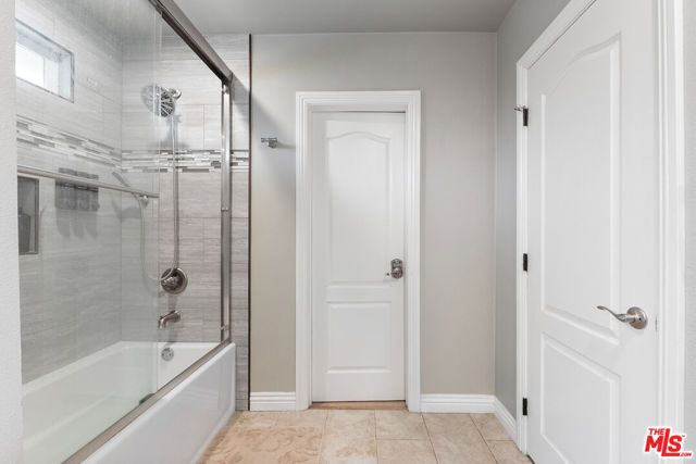 9509 Jellico Avenue, Northridge (los Angeles), CA 91325