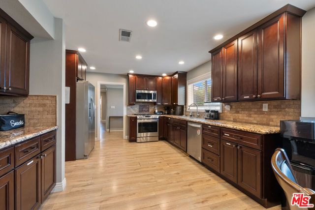 9509 Jellico Avenue, Northridge (los Angeles), CA 91325