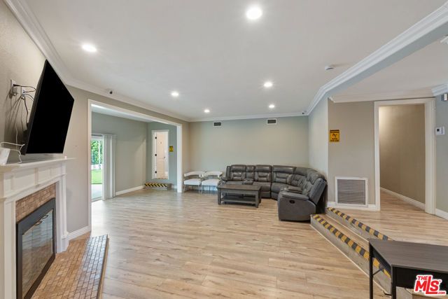 9509 Jellico Avenue, Northridge (los Angeles), CA 91325