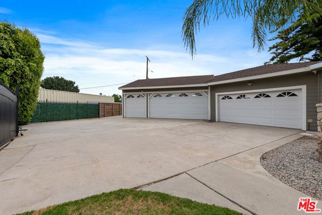 9509 Jellico Avenue, Northridge (los Angeles), CA 91325