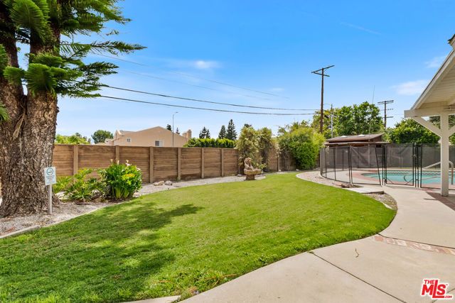 9509 Jellico Avenue, Northridge (los Angeles), CA 91325