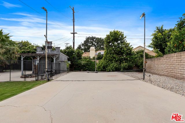 9509 Jellico Avenue, Northridge (los Angeles), CA 91325