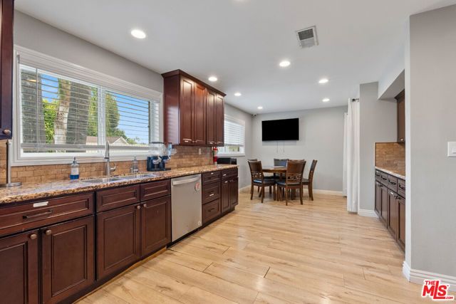 9509 Jellico Avenue, Northridge (los Angeles), CA 91325