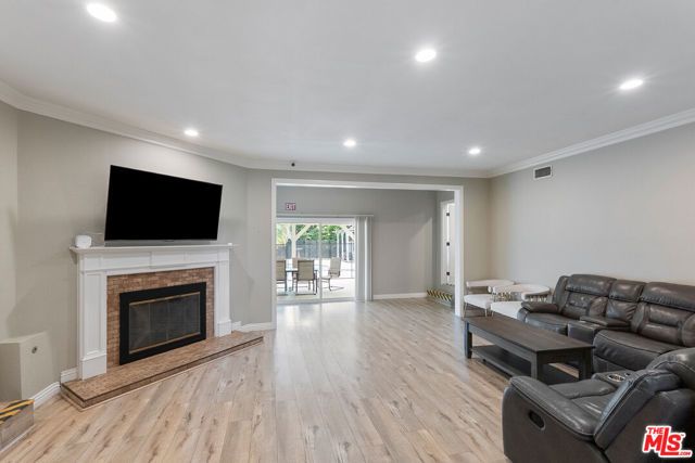 9509 Jellico Avenue, Northridge (los Angeles), CA 91325