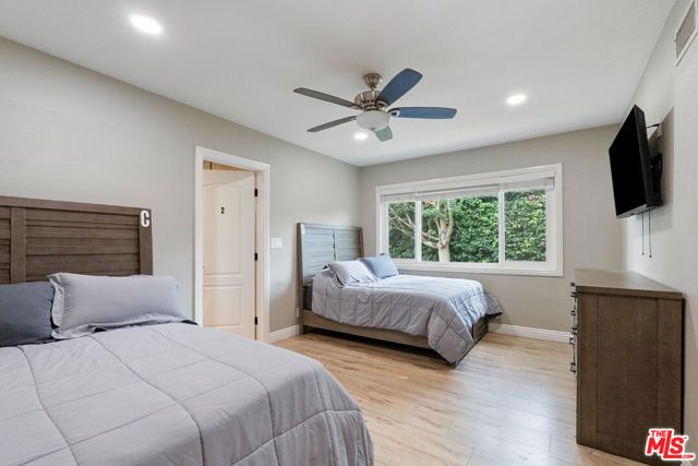 9509 Jellico Avenue, Northridge (los Angeles), CA 91325