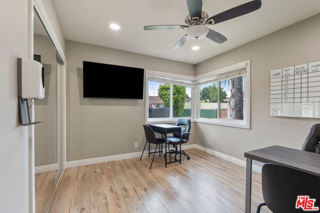 9509 Jellico Avenue, Northridge (los Angeles), CA 91325