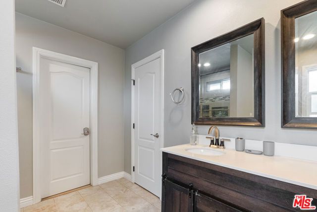 9509 Jellico Avenue, Northridge (los Angeles), CA 91325