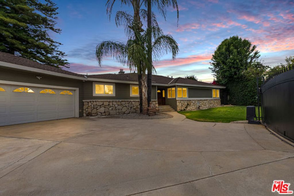 9509 Jellico Avenue, Northridge (los Angeles), CA 91325