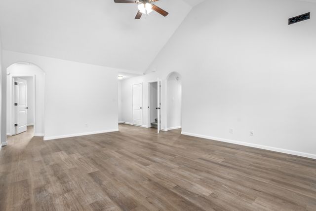 1959 General Neyland Dr, Clarksville, TN 37042
