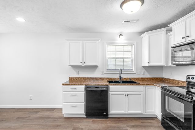 1959 General Neyland Dr, Clarksville, TN 37042