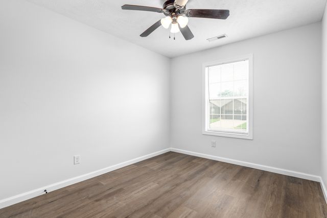 1959 General Neyland Dr, Clarksville, TN 37042