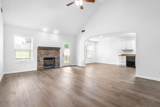 1959 General Neyland Dr, Clarksville, TN 37042
