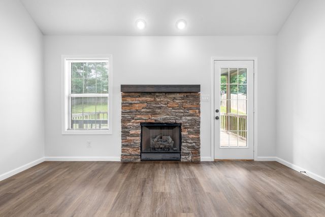 1959 General Neyland Dr, Clarksville, TN 37042