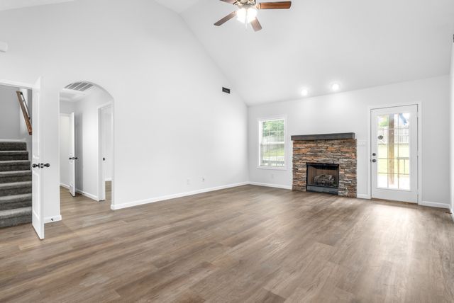 1959 General Neyland Dr, Clarksville, TN 37042