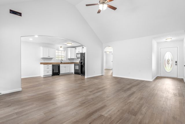 1959 General Neyland Dr, Clarksville, TN 37042