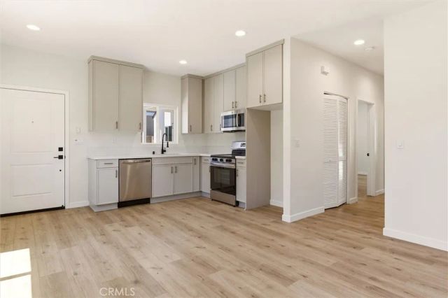 2155 Euclid Avenue, Long Beach, CA 90815