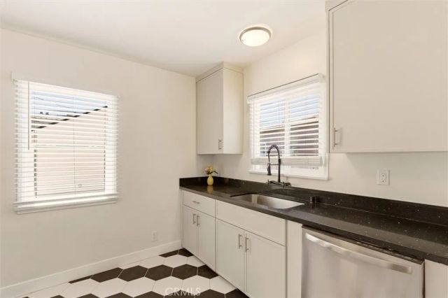2155 Euclid Avenue, Long Beach, CA 90815