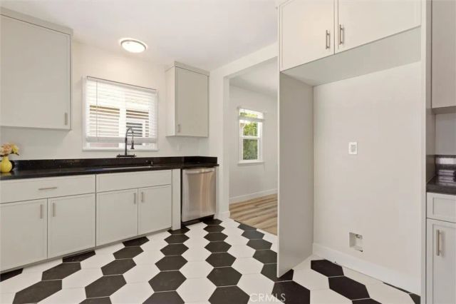 2155 Euclid Avenue, Long Beach, CA 90815
