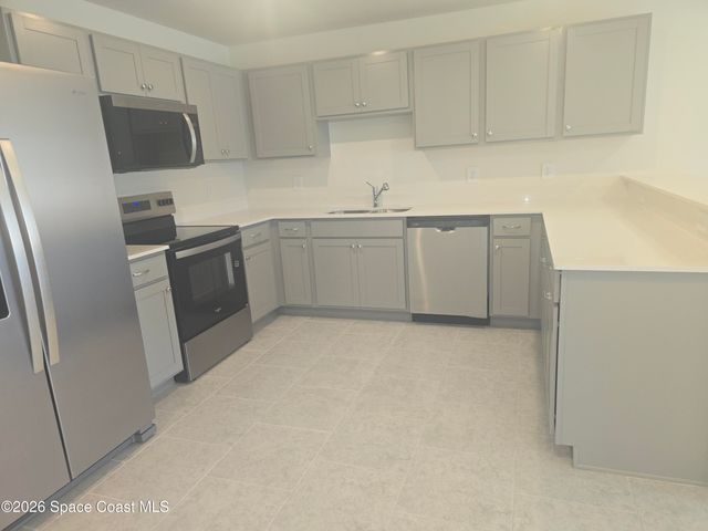 932 SW Richmond Circle SW, Palm Bay, FL 32908