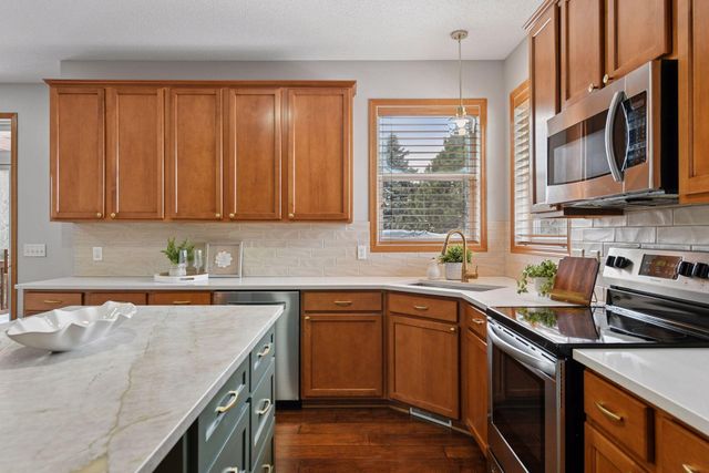 1120 Grove Circle, Victoria, MN 55386