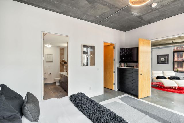200 Park Avenue 401, Minneapolis, MN 55415