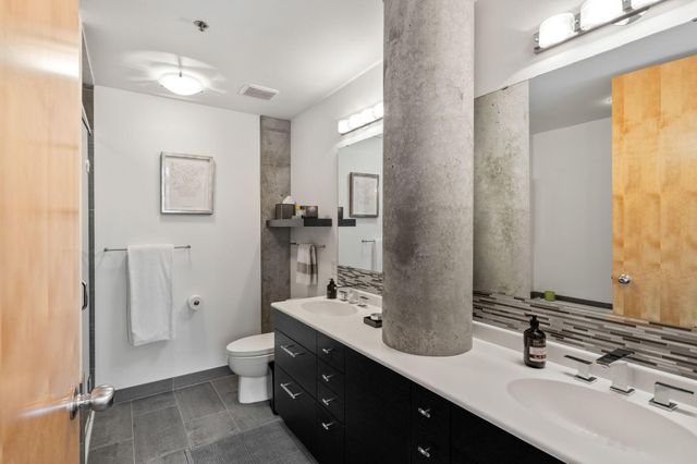 200 Park Avenue 401, Minneapolis, MN 55415