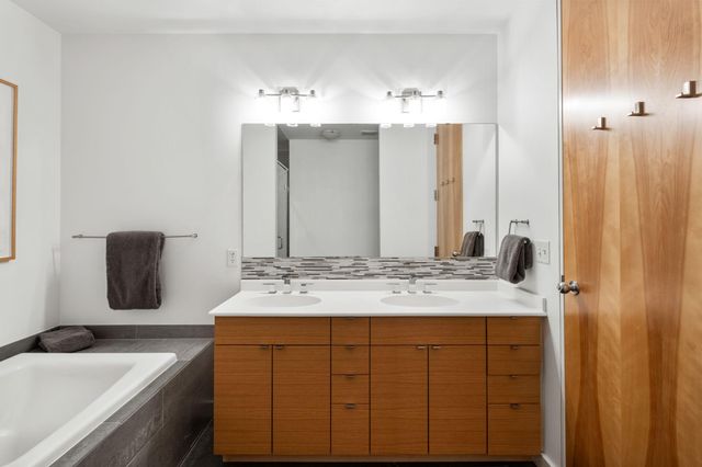 200 Park Avenue 401, Minneapolis, MN 55415