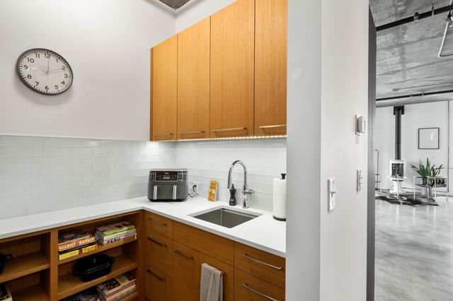 200 Park Avenue 401, Minneapolis, MN 55415