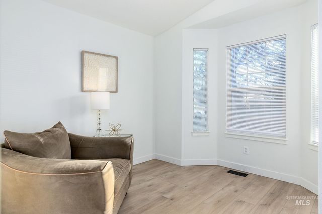 284 W Hesston, Kuna, ID 83634