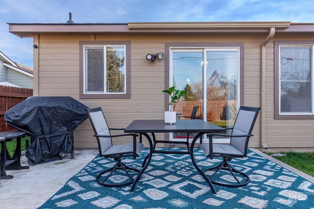 284 W Hesston, Kuna, ID 83634