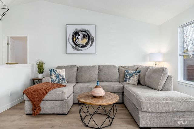 284 W Hesston, Kuna, ID 83634