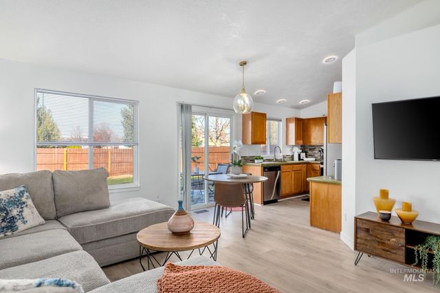 284 W Hesston, Kuna, ID 83634