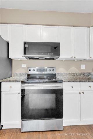 201 S Maple Avenue 111, Oak Park, IL 60302